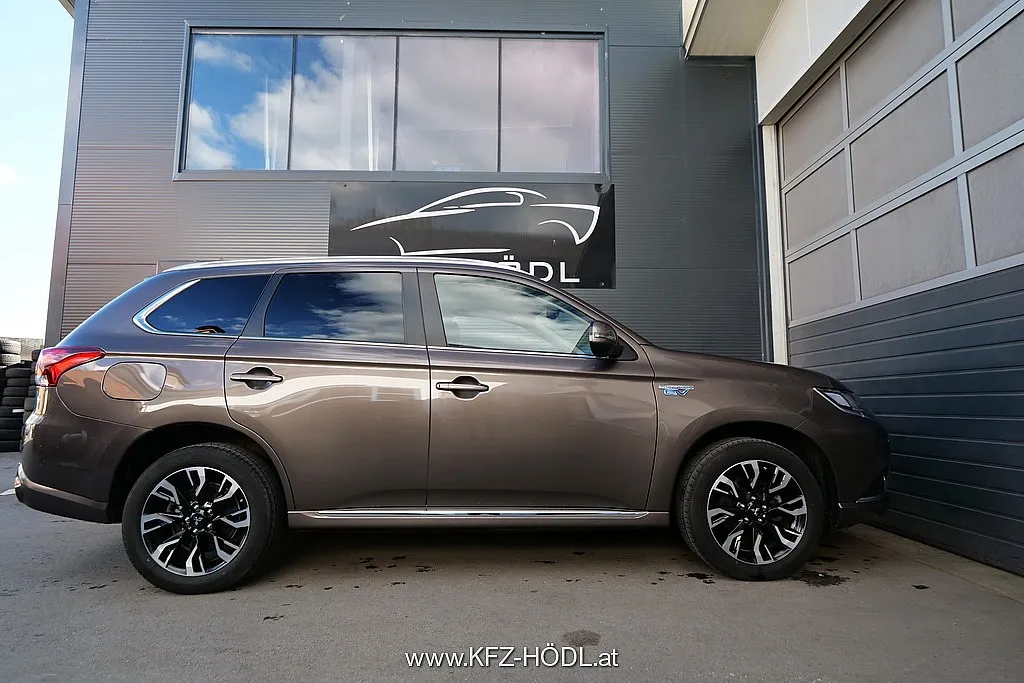 Mitsubishi Outlander 2,4 PHEV Business Connect Image 5